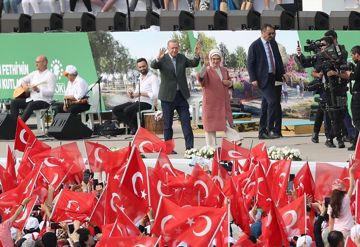 İstanbul daki fetih kutlamalarına 560 bin kişi katıldı #2