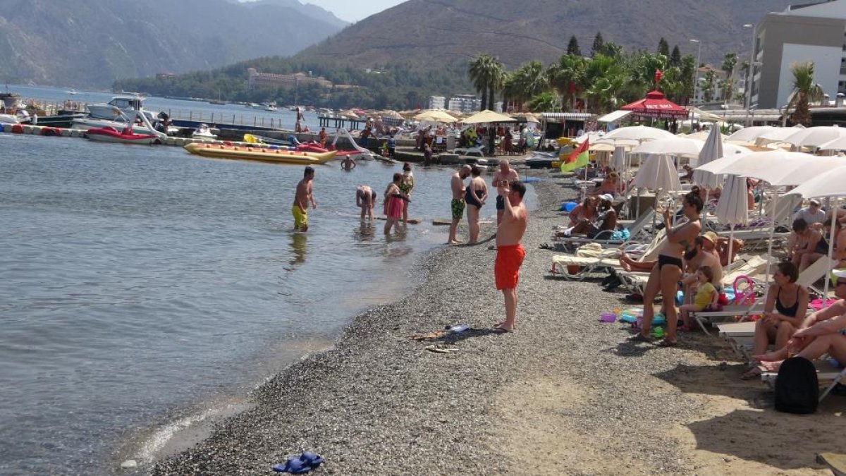 Marmaris te havalar ısındı, plajlar doldu #3