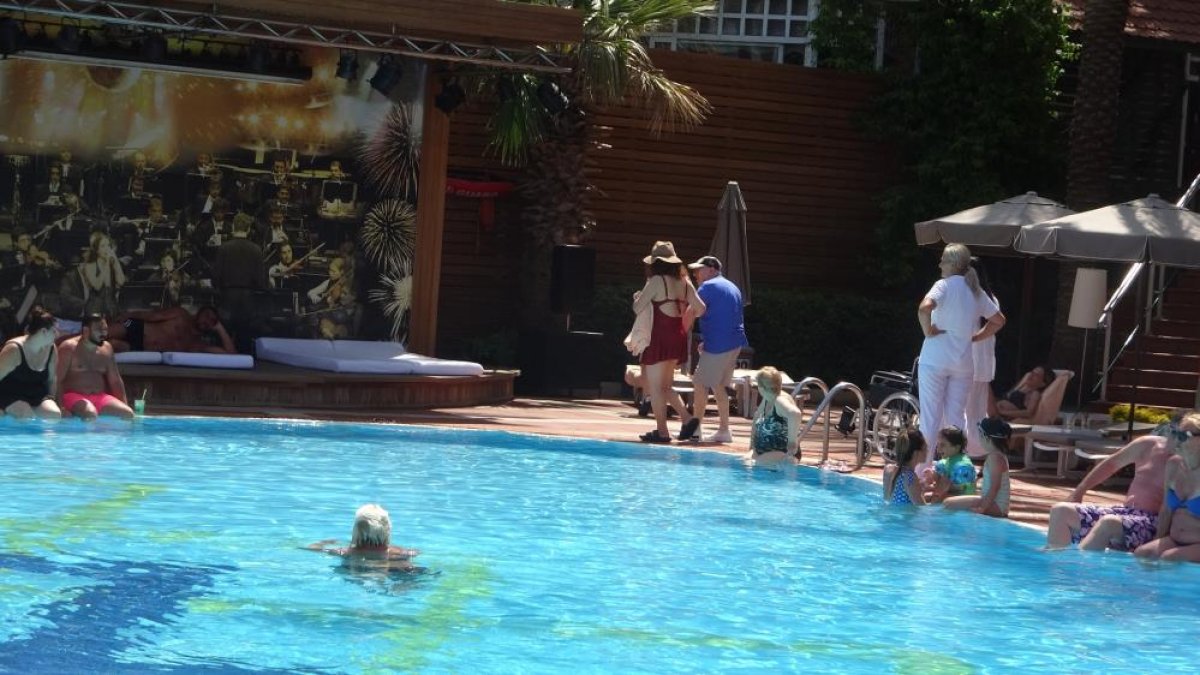 Marmaris te havalar ısındı, plajlar doldu #4