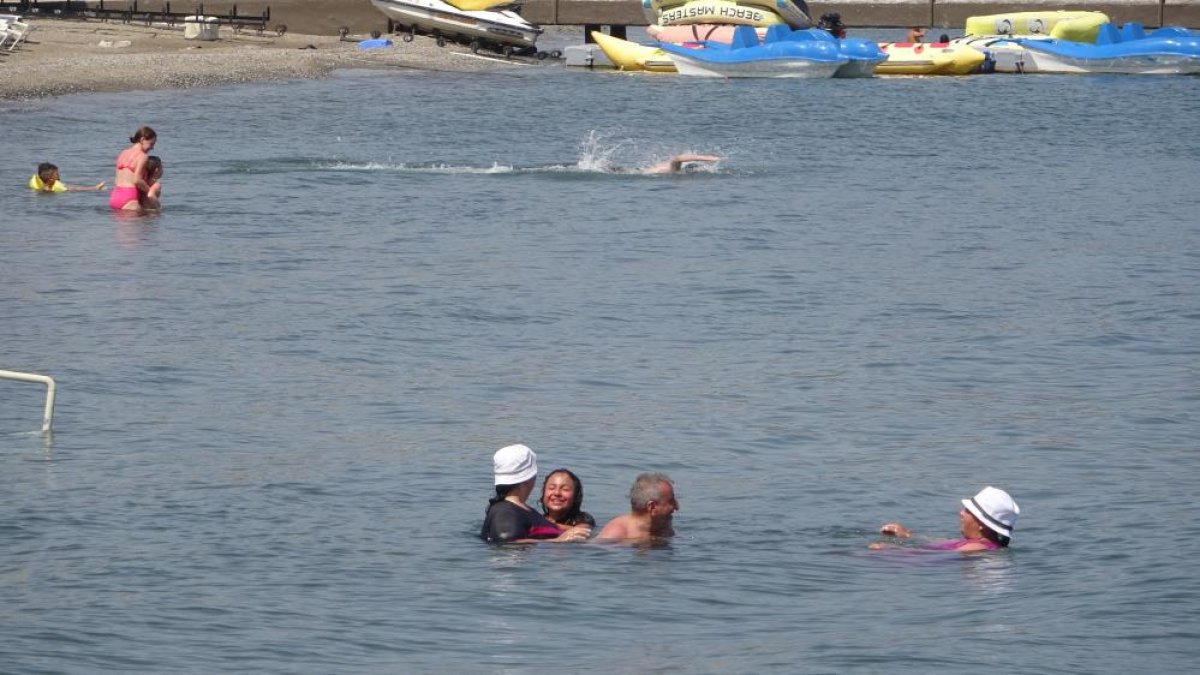 Marmaris te havalar ısındı, plajlar doldu #2