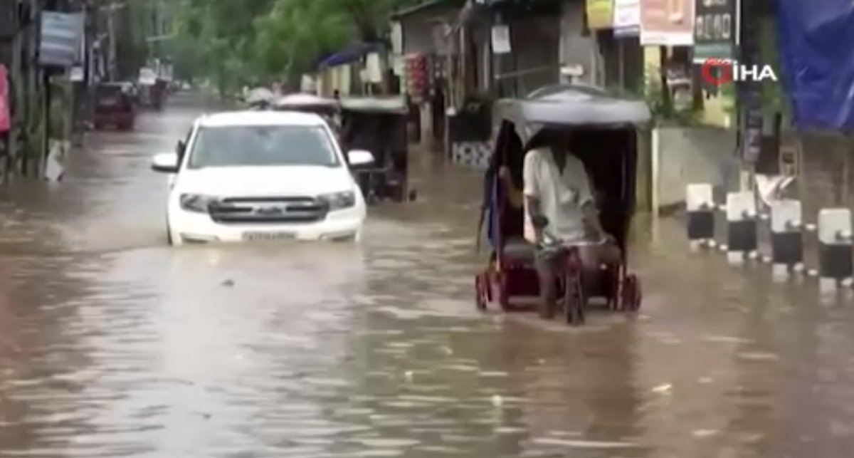 Hindistan’da sel felaketi: Ölü sayısı 30 oldu