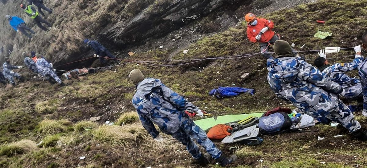 Nepal'da kaybolan uçağın enkazı bulundu