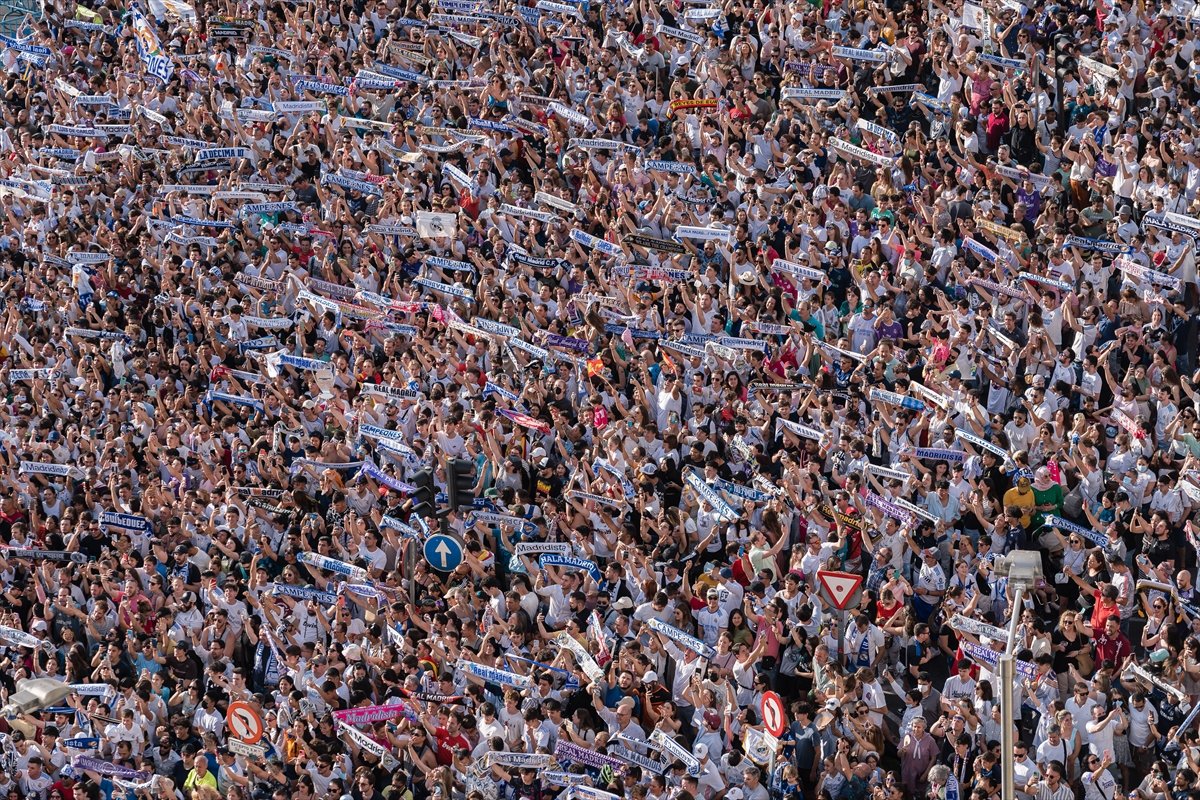 Champions League champion Real Madrid celebrates its 14th trophy victory to the fullest #16