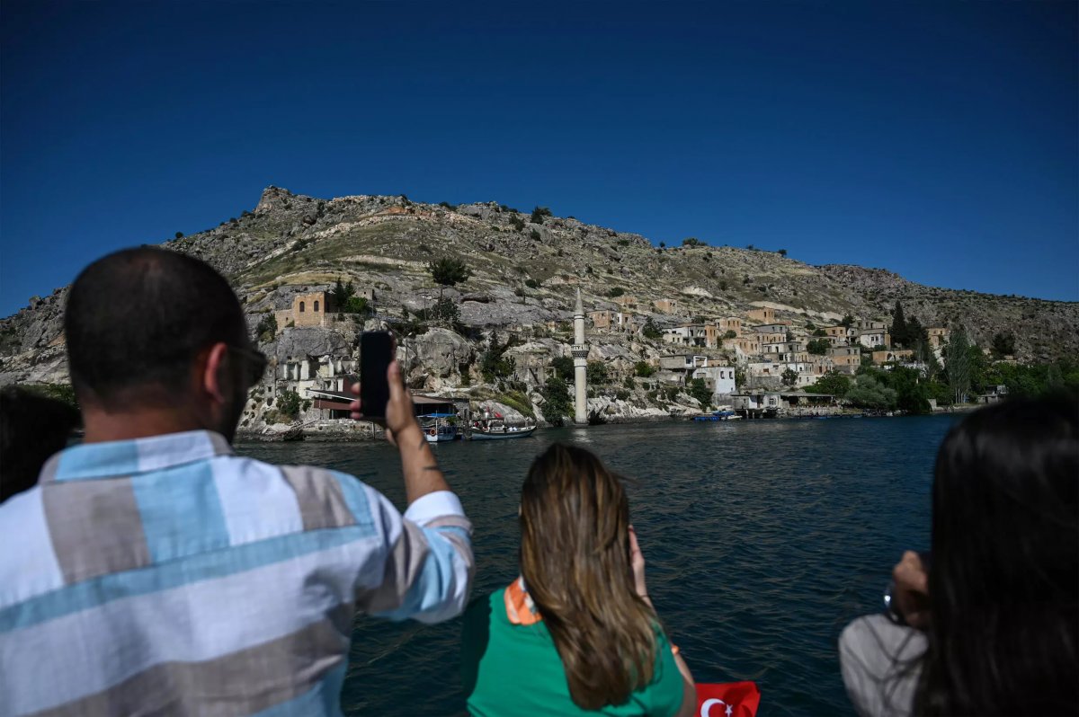 France 24, Halfeti de yetişen karagülü yazdı #5