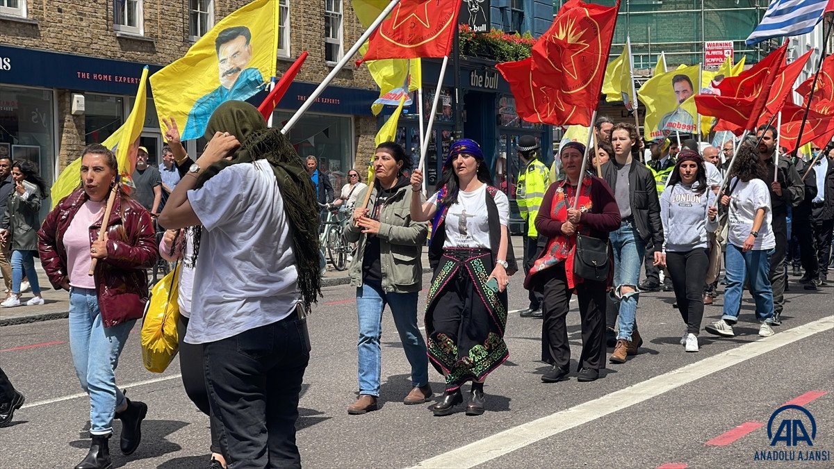 Londra da PKK yandaşları sokağa çıktı: Polis eşlik etti #2