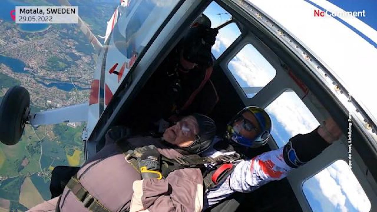 103 yaşındaki İsveçli kadın, paraşütle atlayarak rekor kırdı #3