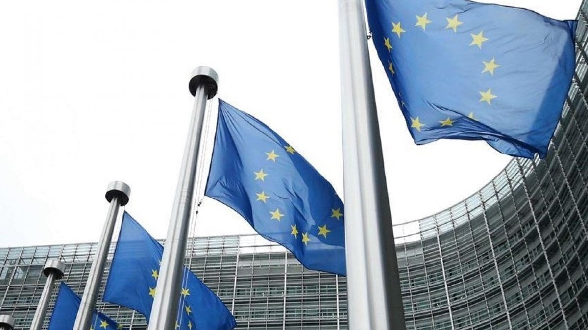 EU expands sanctions against Russia