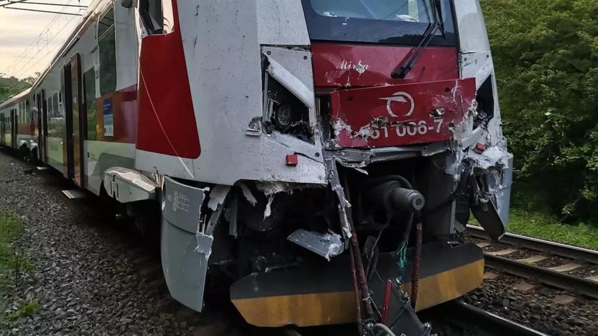 Slovakya da yaşanan tren kazasında 70 kişi yaralandı #1
