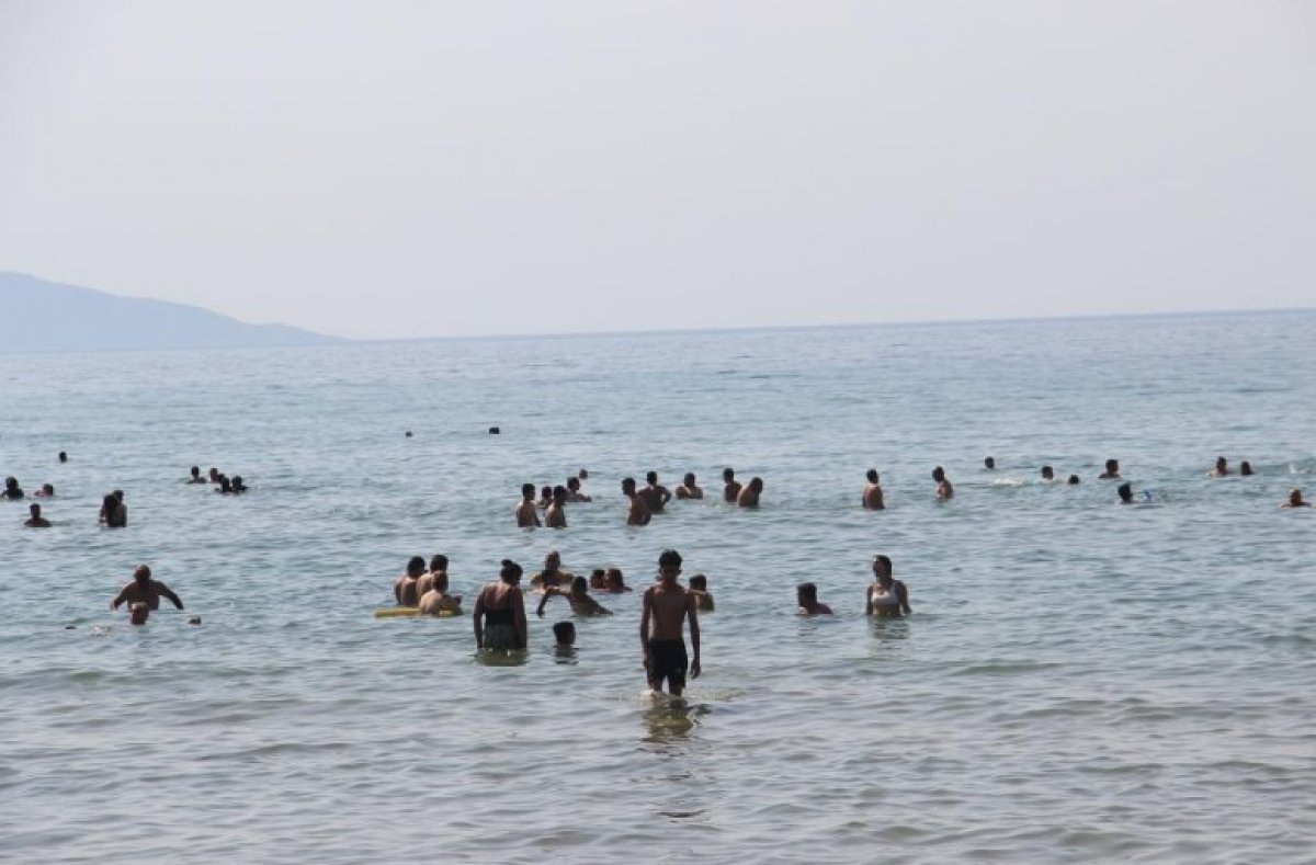 Aydın da sıcak havayı görenler denize akın etti #2