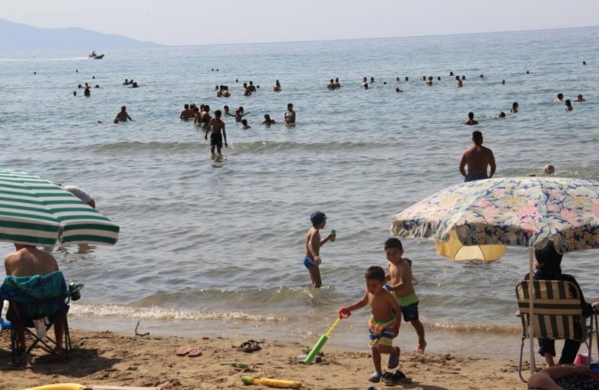 Aydın da sıcak havayı görenler denize akın etti #1