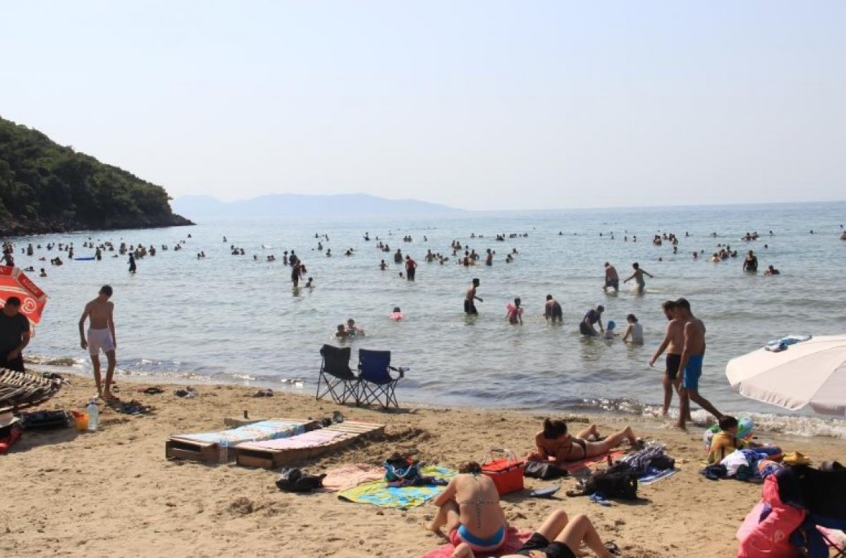 Aydın da sıcak havayı görenler denize akın etti #3
