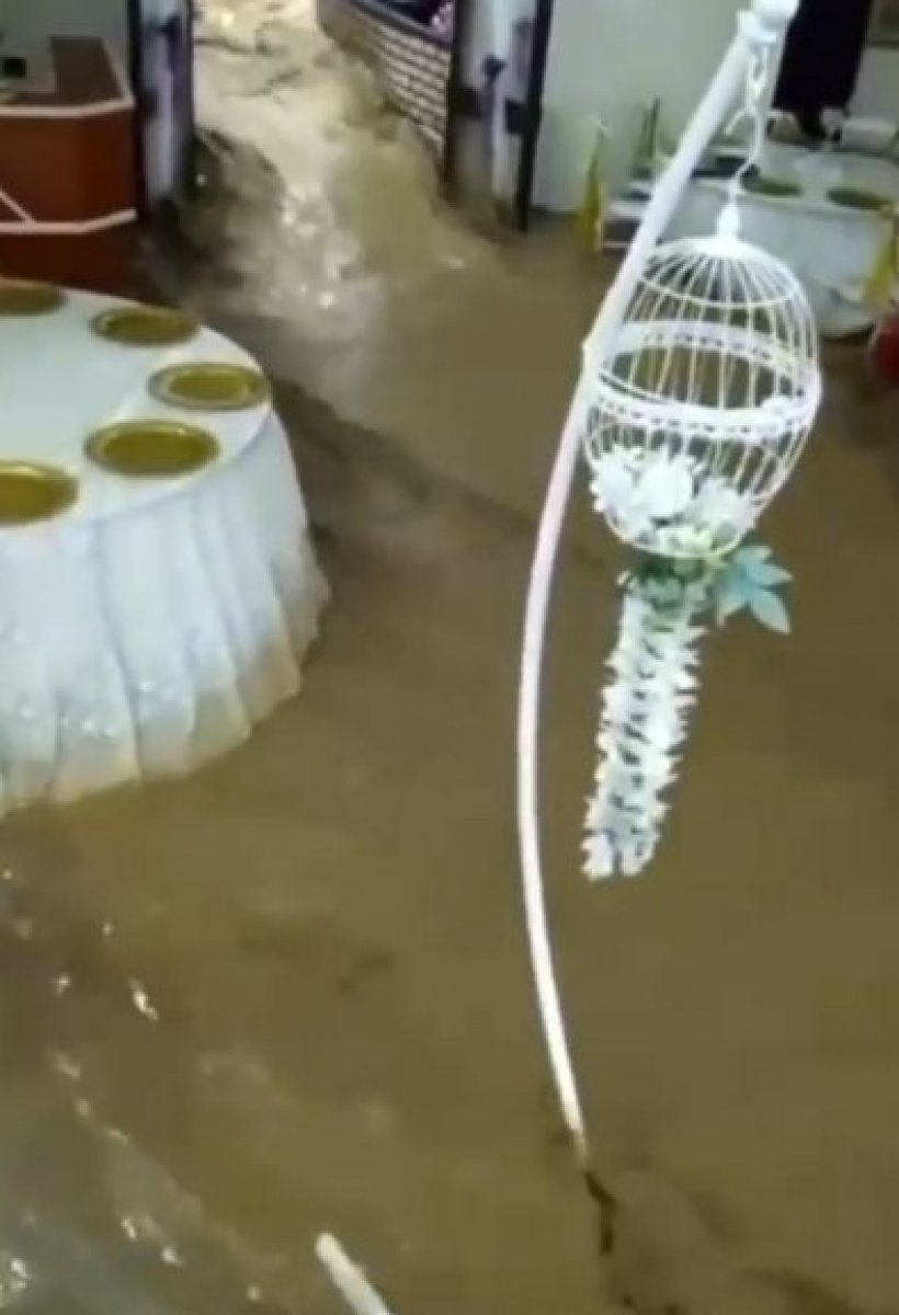 Burdur da düğün salonunu sel bastı #3