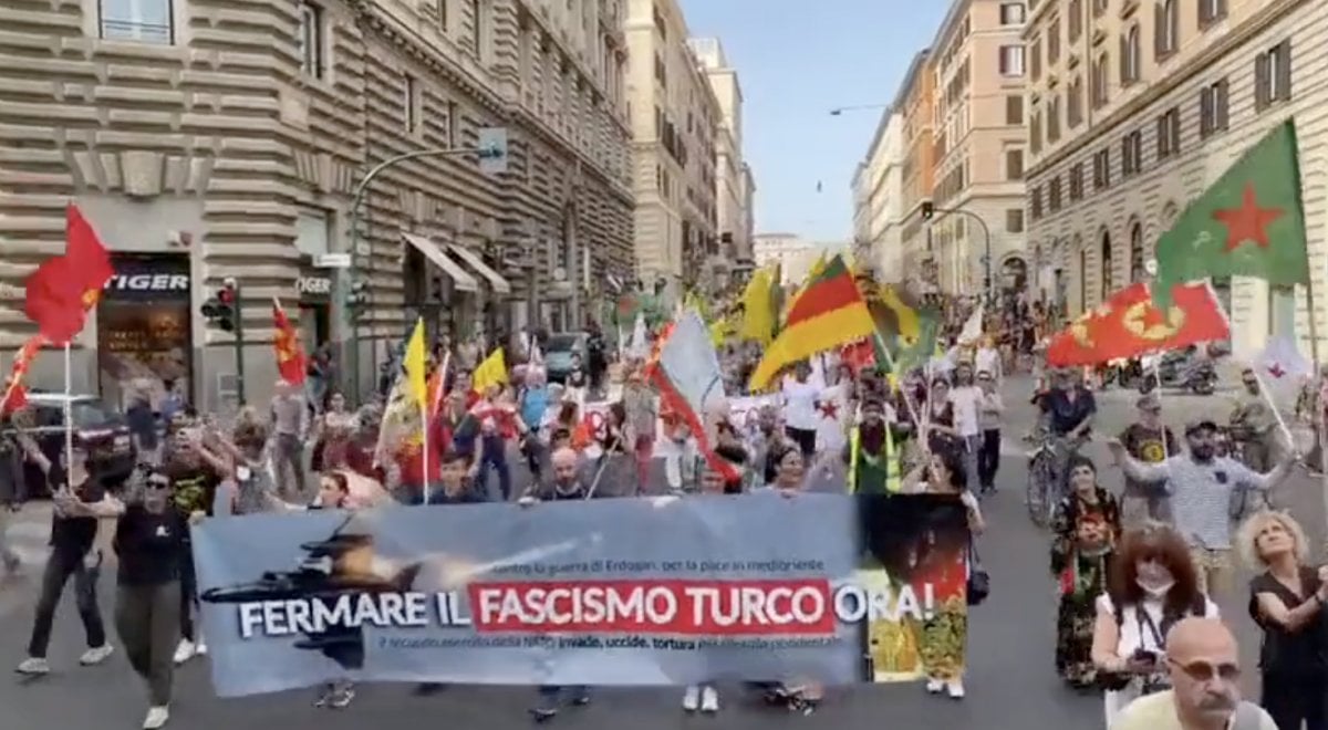 İtalya da PKK destekçileri yürüyüş düzenledi #3