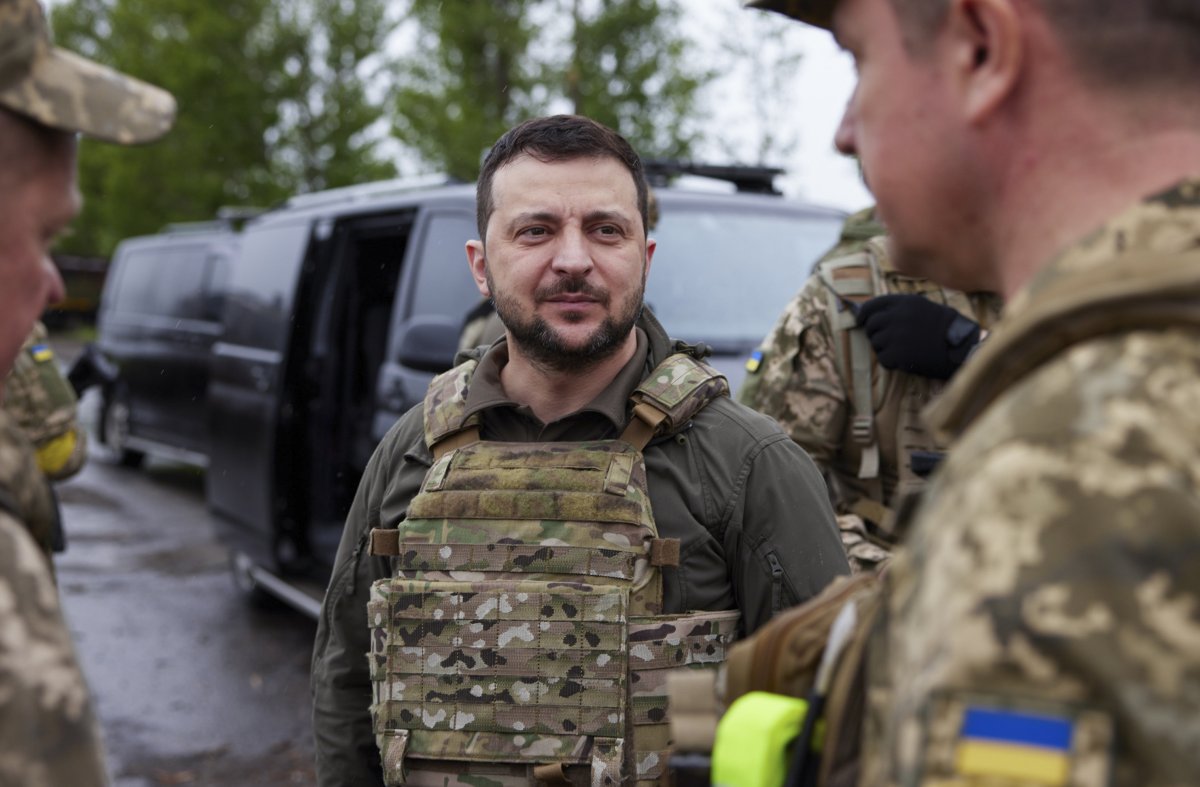 Vladimir Zelenskiy Zaporijya daki askeri birliklerle bir araya geldi #1