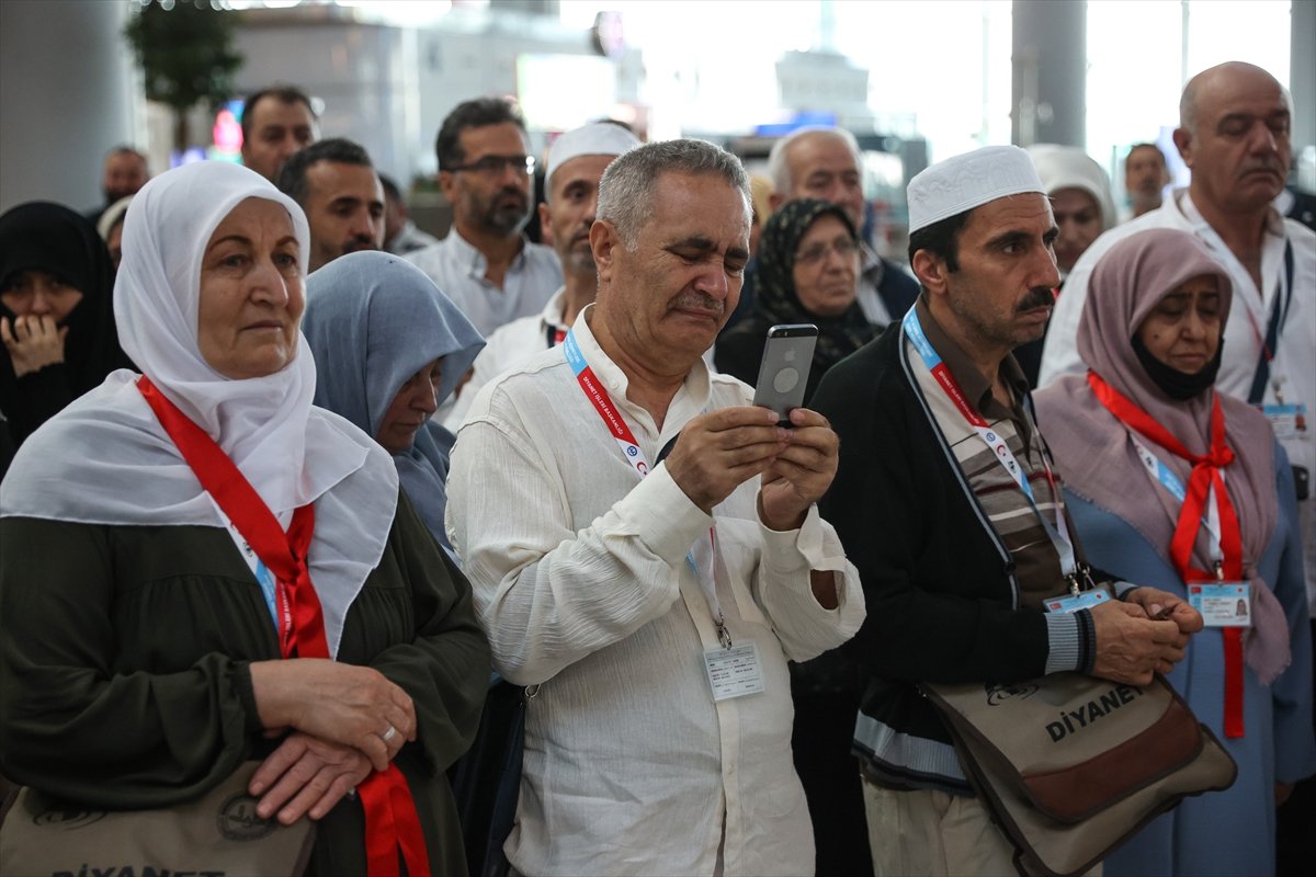 İstanbul daki ilk hac kafilesi dualarla uğurlandı #5