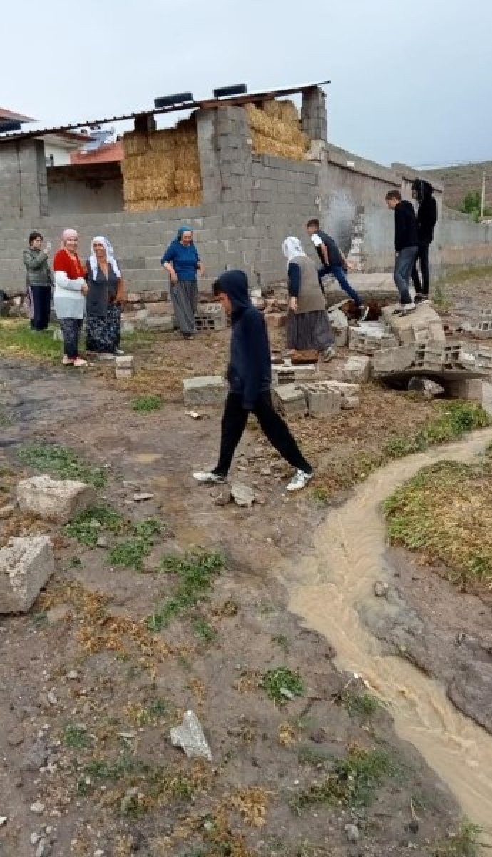 Kayseri de sağanak yağış hayatı olumsuz etkiledi #3