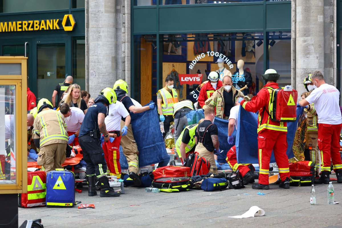 Vehicle plunges into crowd in Germany: There are dead and injured #5