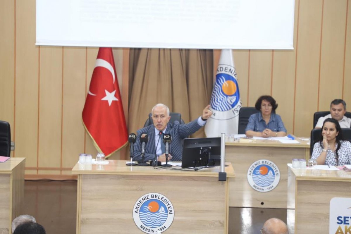 Mersin de Akdeniz Belediye Meclisi nde  İstiklal Marşı  ve  Öcalan  gerginliği #2