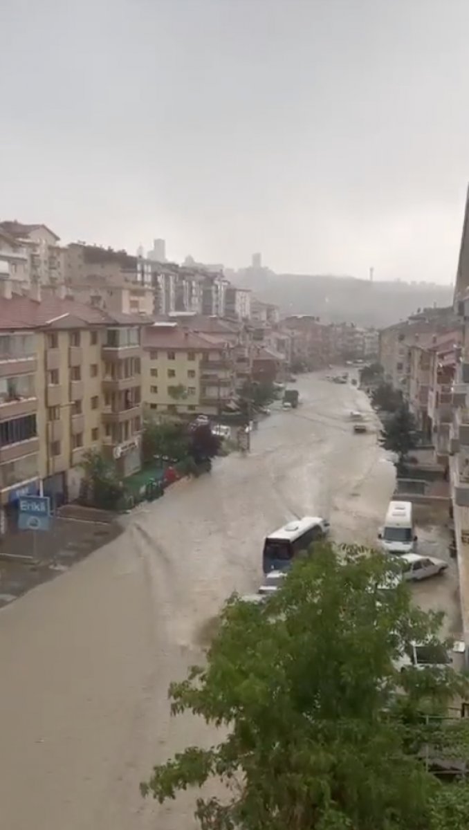 Ankara’da sağanak yağış ve fırtına hayatı felç etti #7