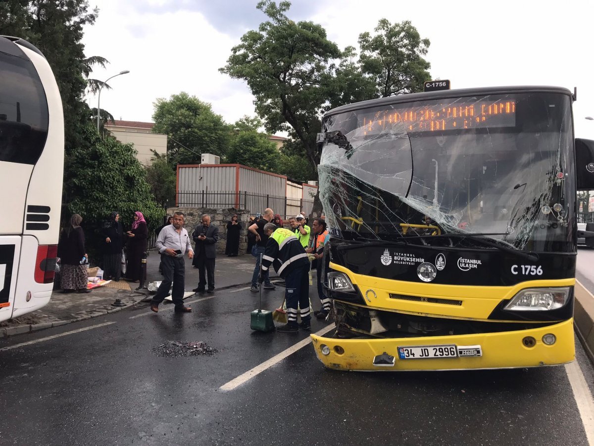 Üsküdar da feci kaza: İETT otobüsü ile 2 tur otobüsü çarpıştı #1
