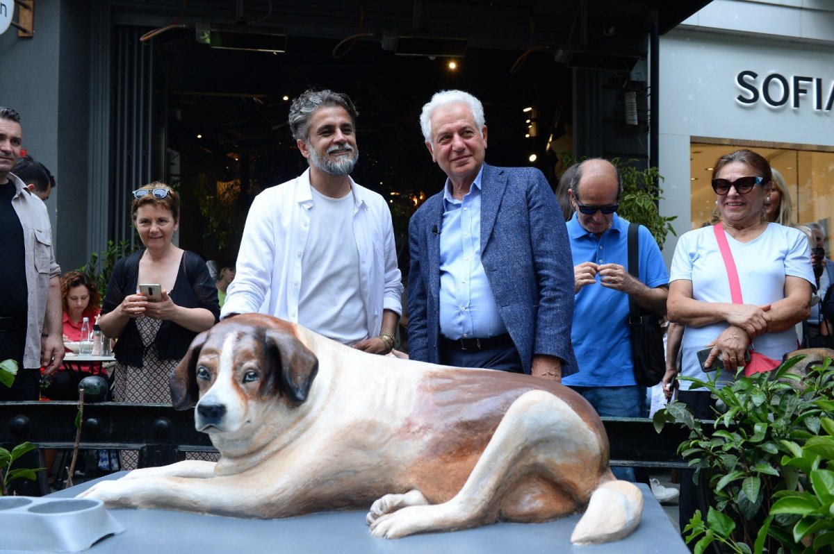 CHP li Şişli Belediyesi sokak köpeğinin heykelini dikti #2