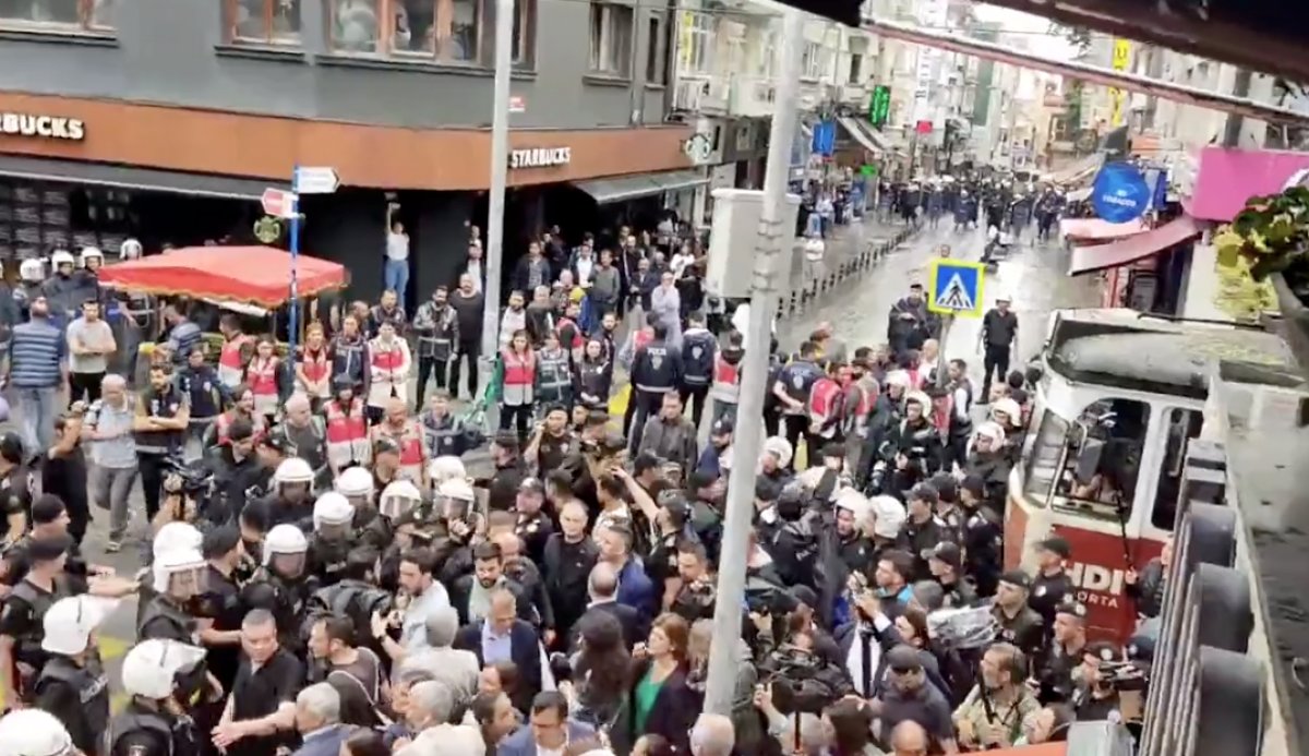 Kadıköy de Öcalan a destek için yürüyenlere operasyon #4