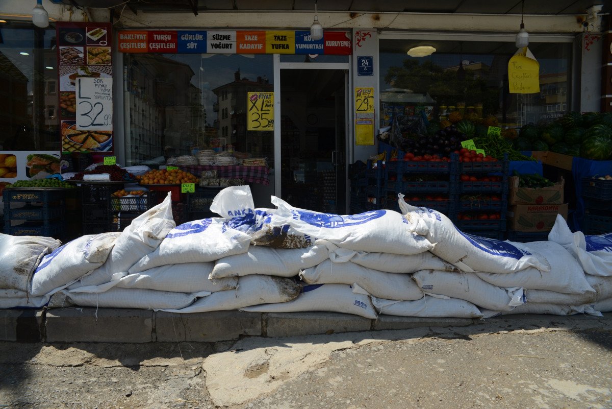 Ankara da su baskınına karşı kum torbalı önlem #4