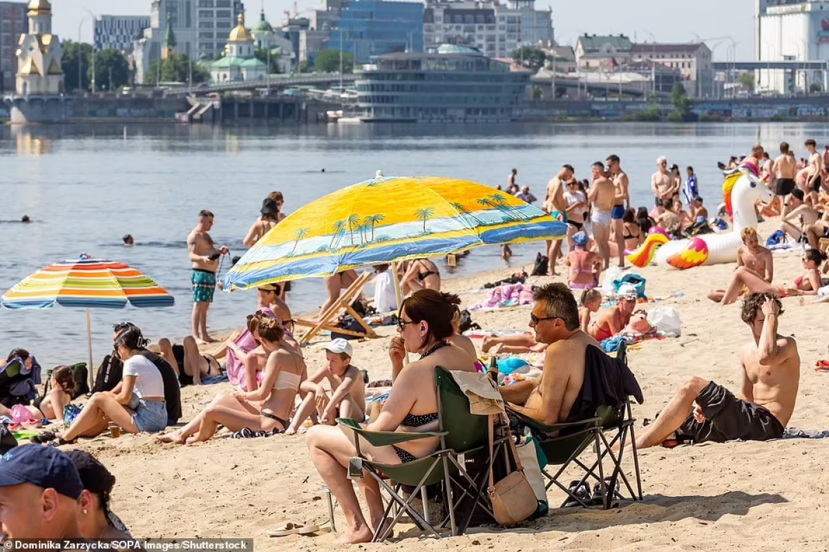Ukrainians flocked to the beaches #2
