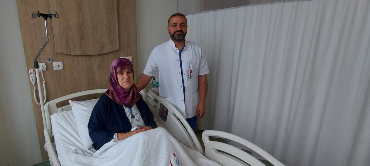 Bursa’da hastaneye yatan kadının safra kesesinden 1.284 taş çıktı #1