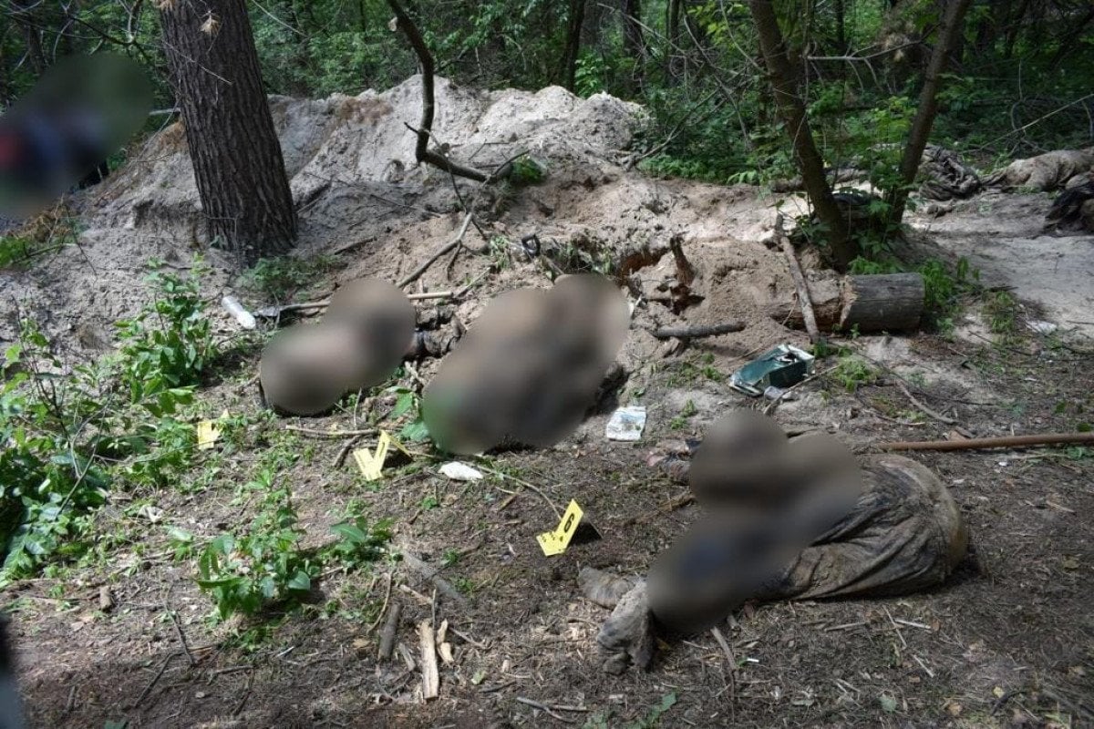 Mass grave in Ukraine: 7 bodies found #2