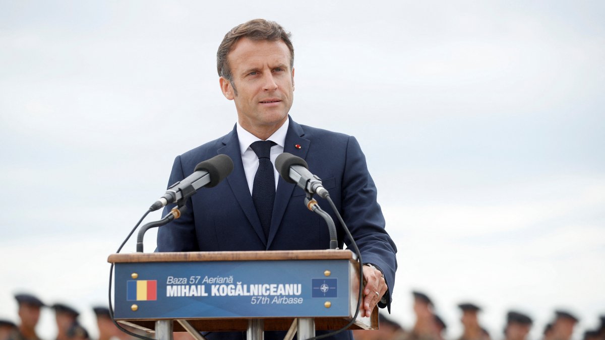 Macron: Zelensky will have to negotiate with Russia