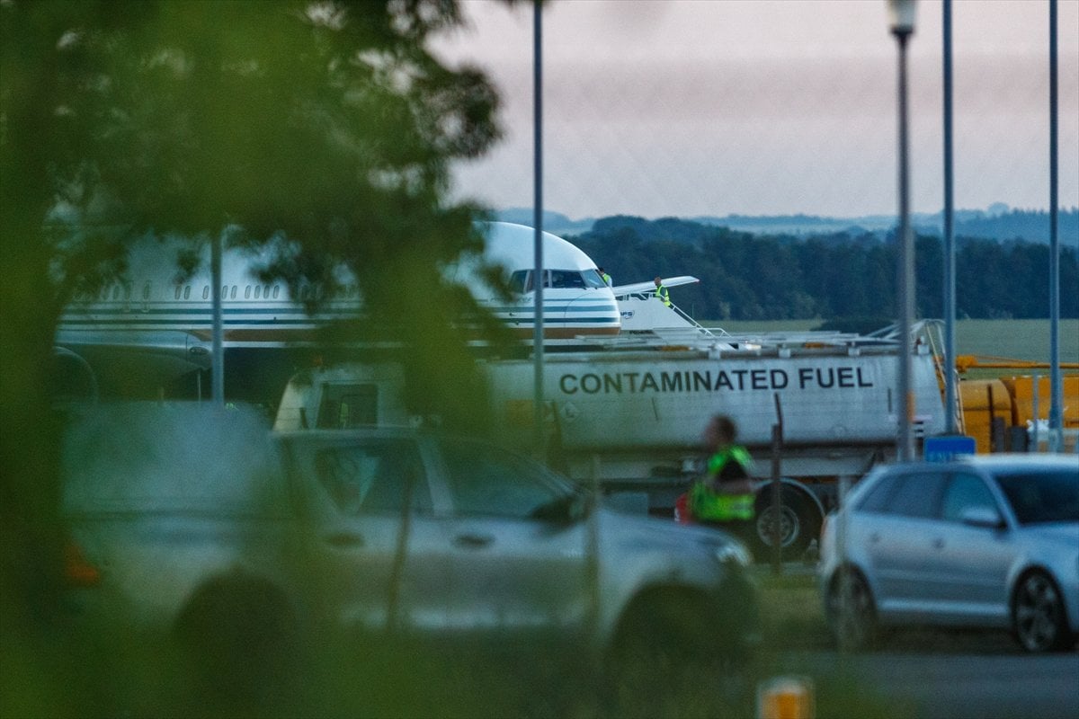 The plane that will take the refugees to Rwanda in the UK is stopped #1