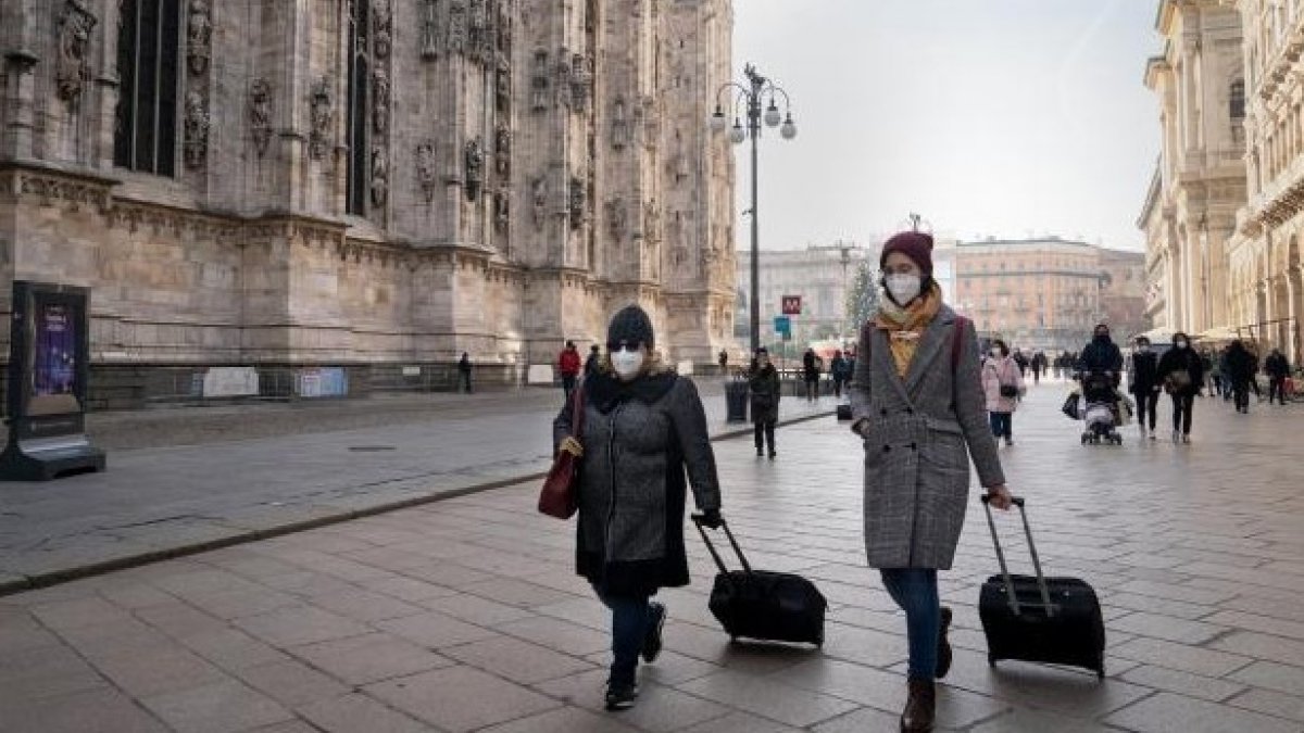İtalya'da toplu taşımada maske kullanımı süresi uzatıldı