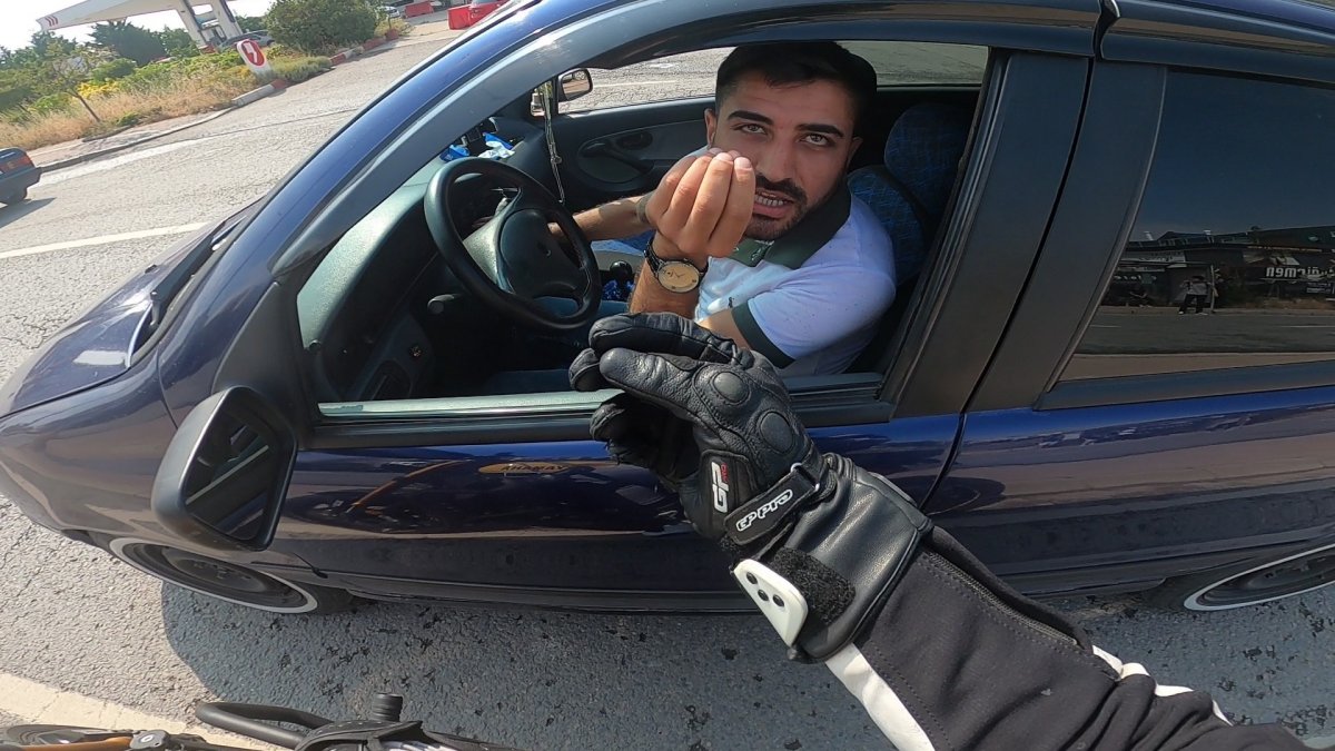 Kocaeli de trafik tartışması, dostluğa dönüştü #1