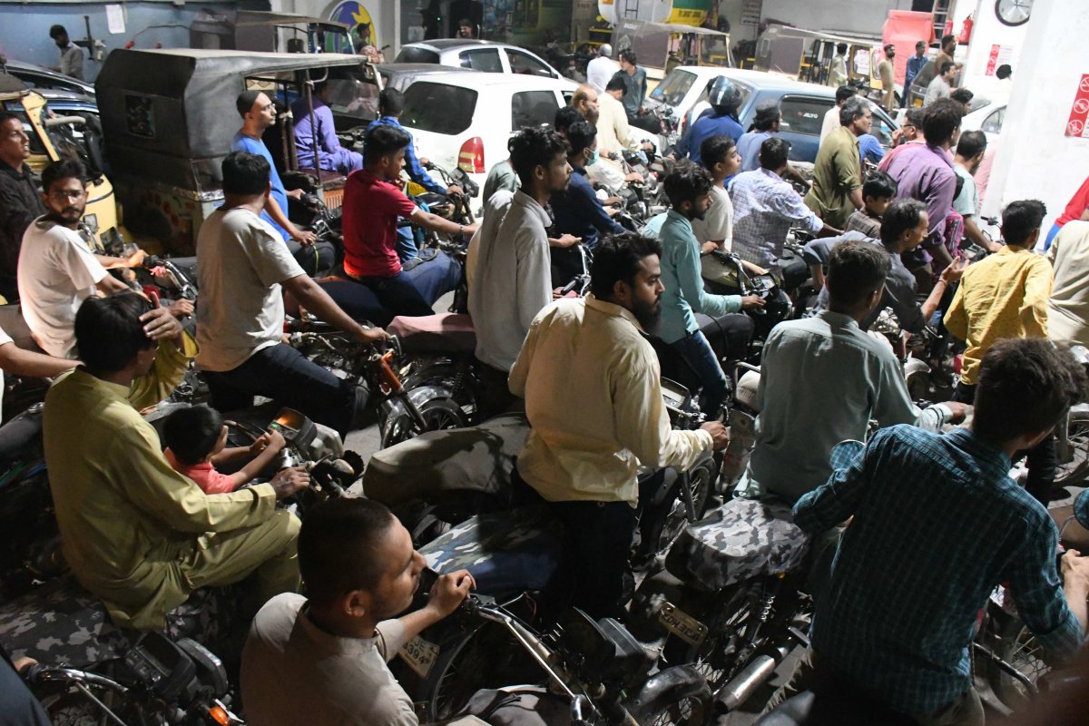 Long queues formed at stations after fuel hikes in Pakistan #1