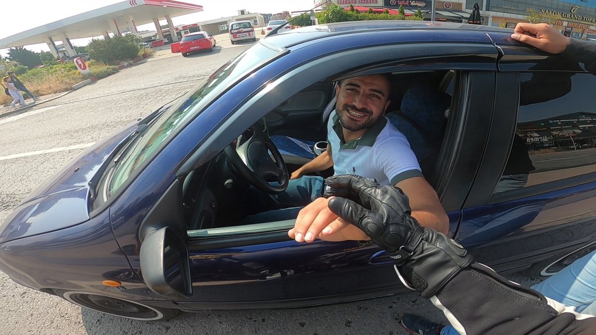 Kocaeli de trafik tartışması, dostluğa dönüştü #3