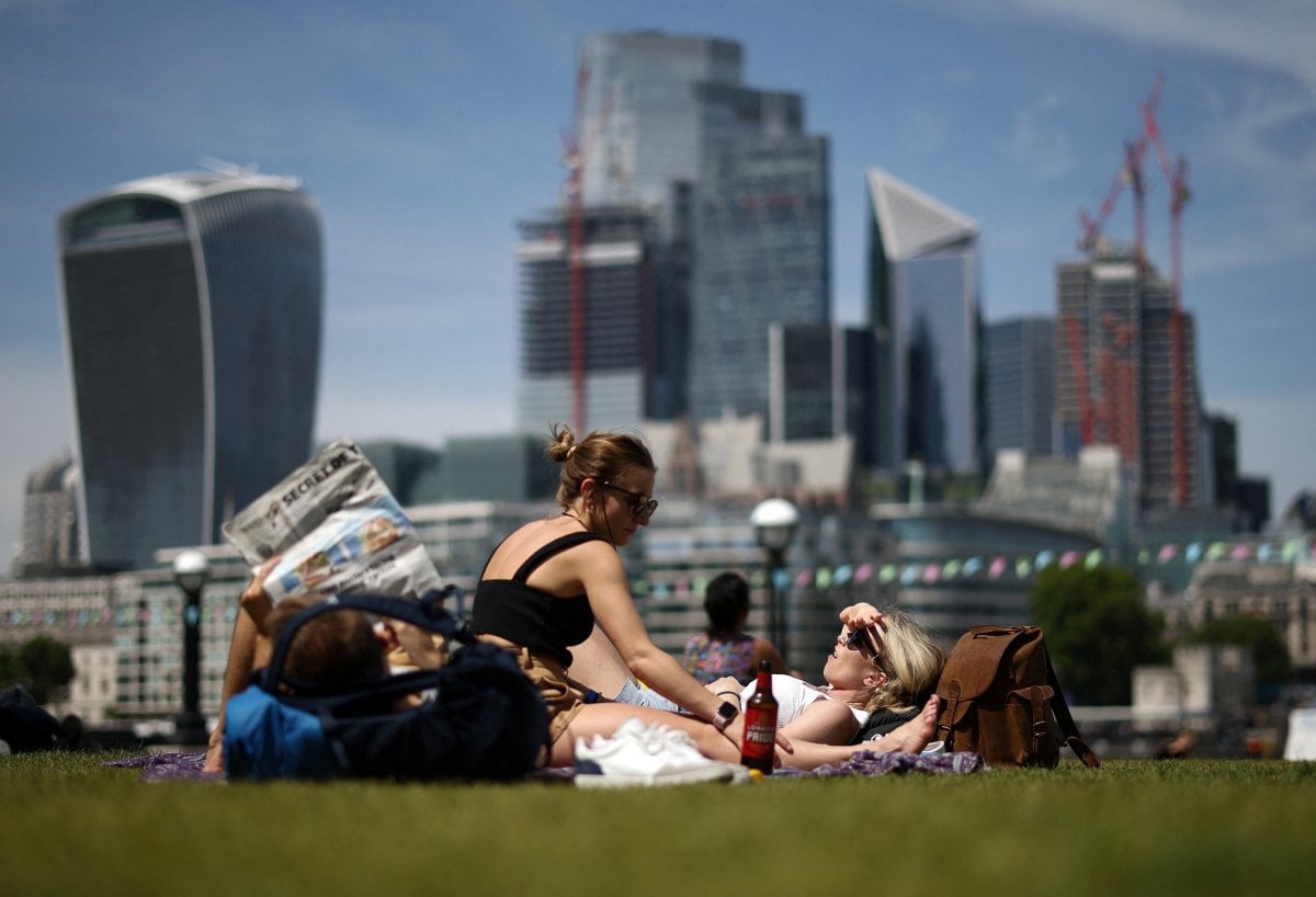 İngiltere ve Fransa da aşırı sıcak hava uyarısı #3