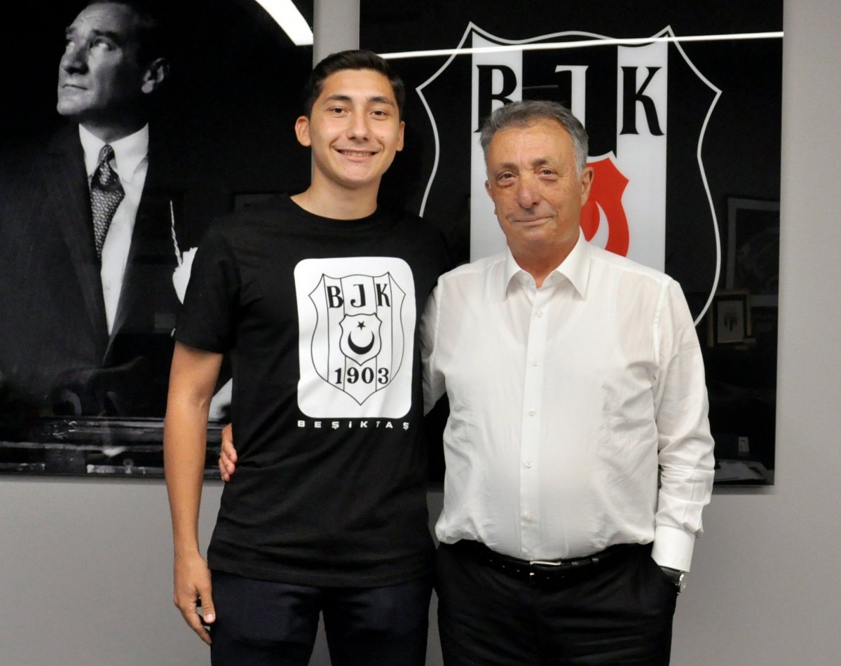 Beşiktaş, Emirhan İlkhan la 3 yıllık sözleşme imzaladı #2