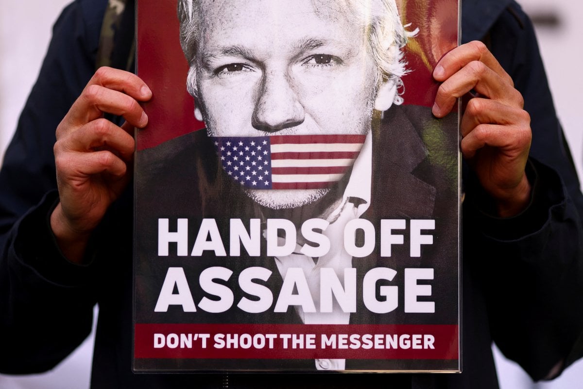 İngiltere İçişleri Bakanı Patel, Julian Assange ın ABD ye iadesini onayladı #3
