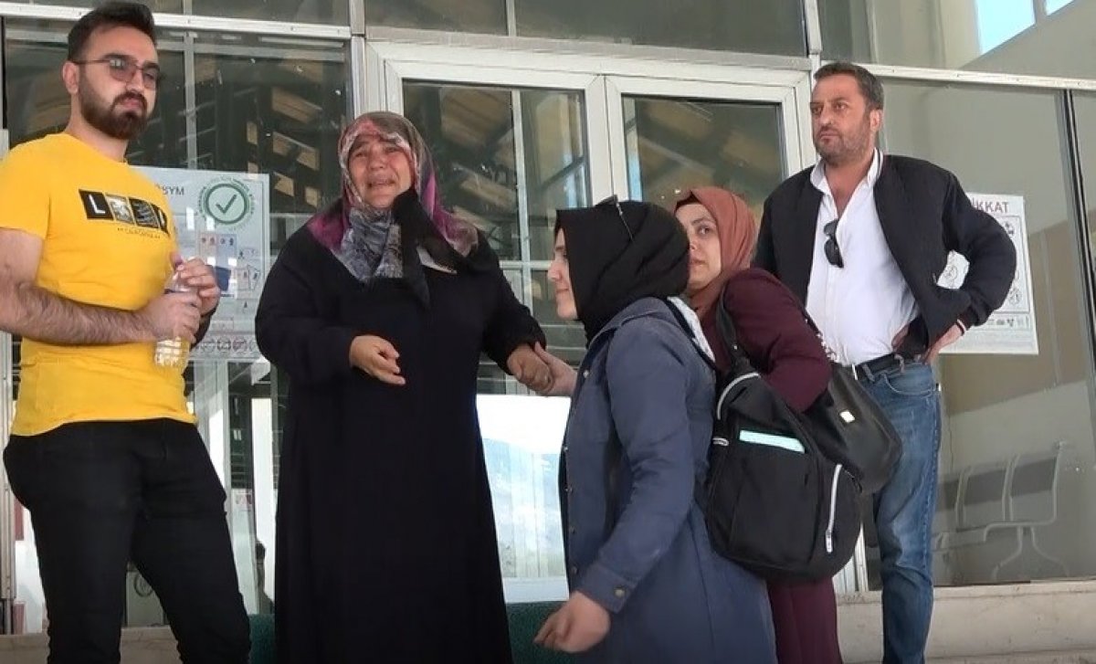 Bitlis te sınava geç kalan kızın ağlayan annesinin gözyaşları #7