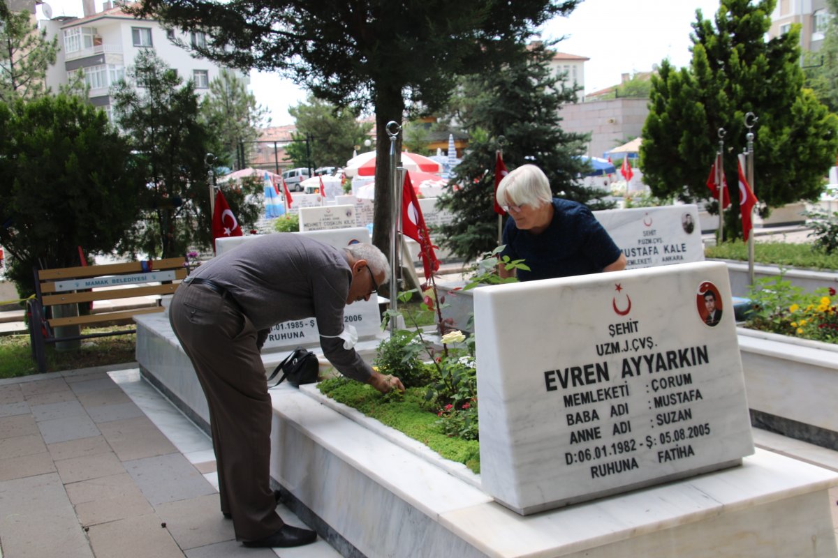 Father's Day at the Cemetery in Ankara #3