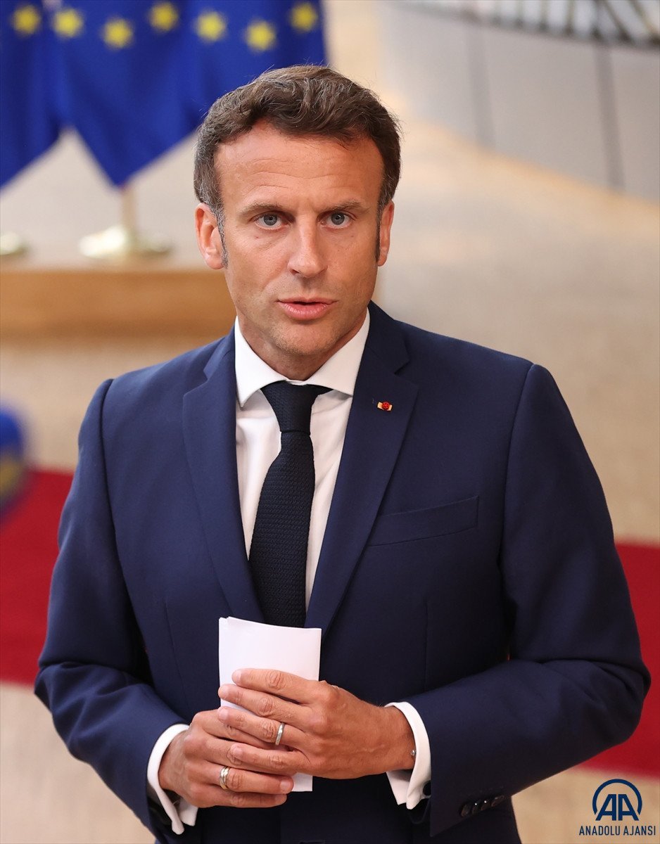 Emmanuel Macron lost the absolute majority in the parliament in France #1