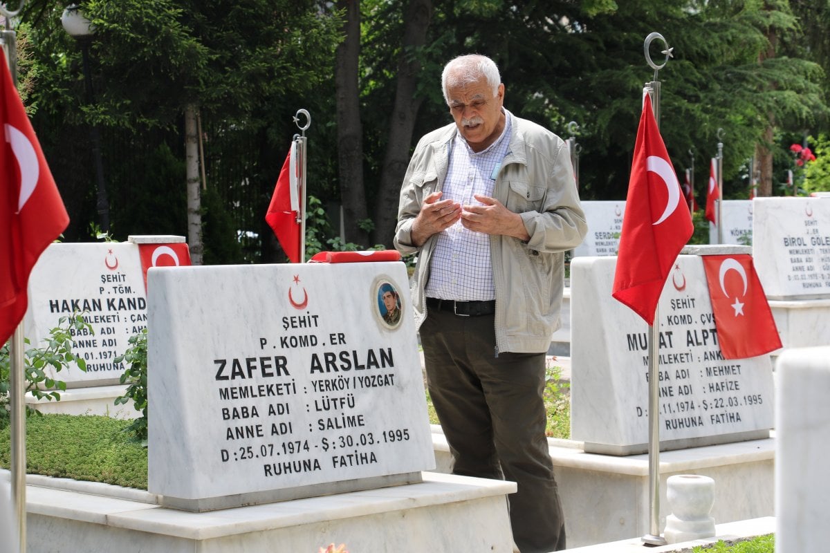 Father's Day at the Cemetery in Ankara #4