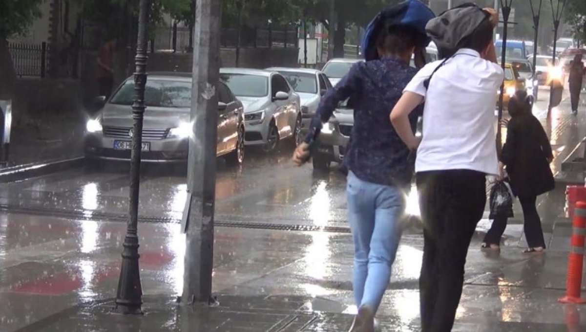 Kırıkkale de sıcak hava yerini sağanak yağışa bıraktı #4