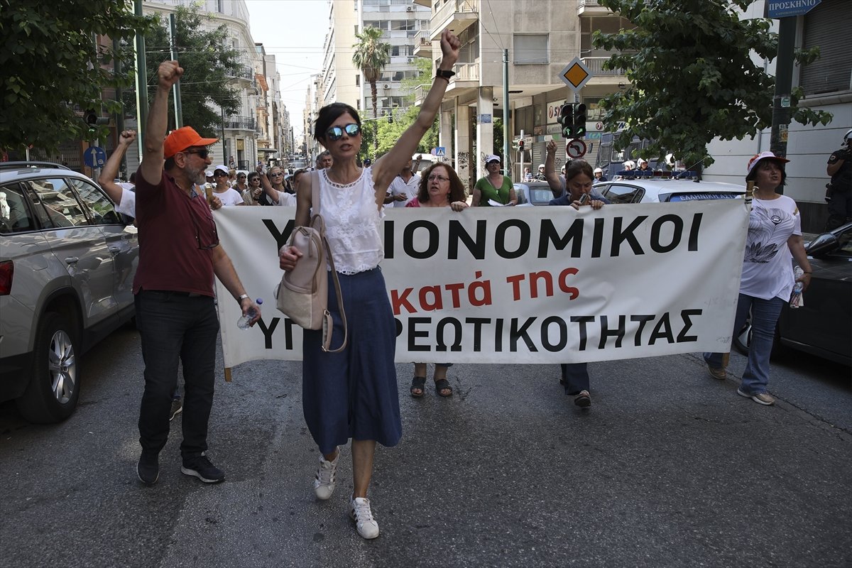 Yunanistan, sağlık çalışanlarının grevine sahne oldu #1