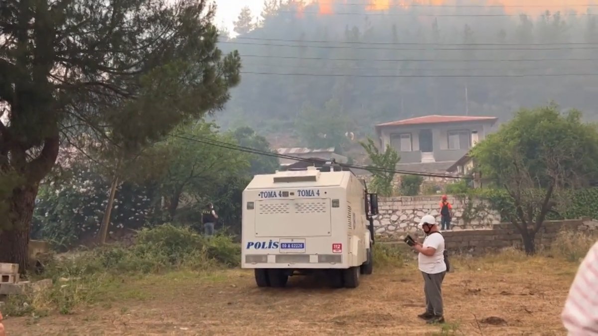 Marmaris teki yangında evleri tehlikede olan çift: Devlet tüm imkanları seferber etti #2