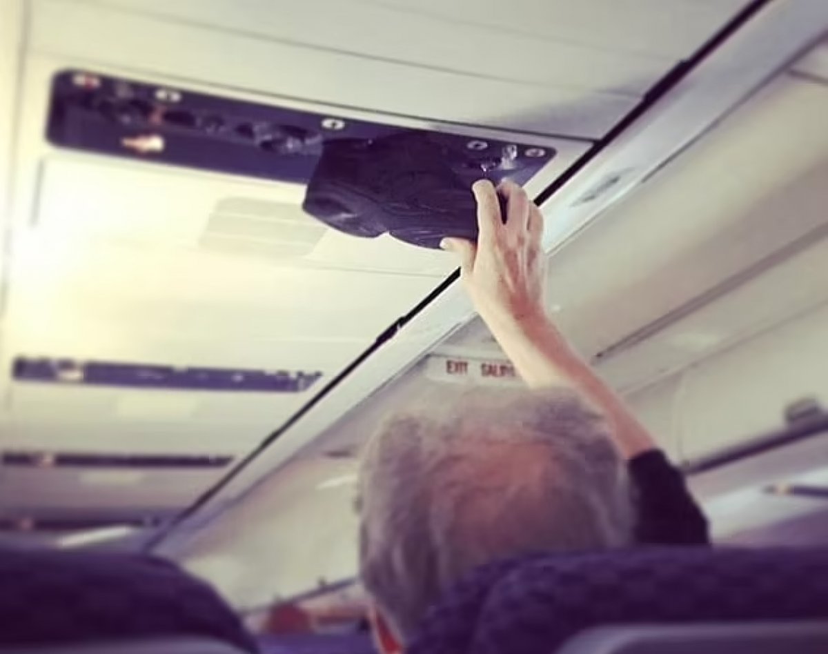 Moments that make plane journeys difficult #3