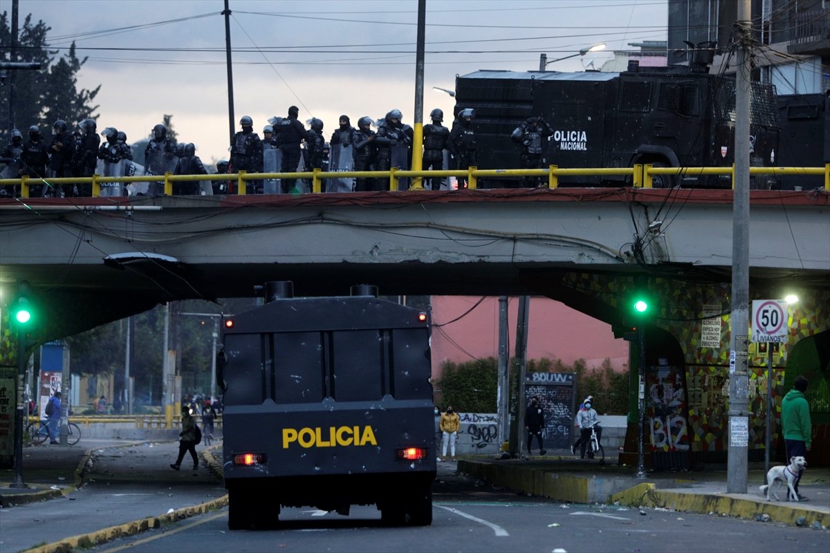 Ekvador karıştı: Hükümete protesto tehlikeli boyuta ulaştı #12
