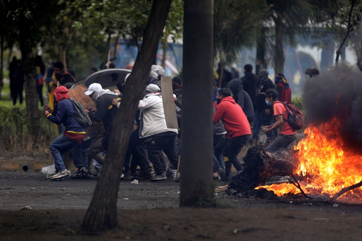 Ekvador karıştı: Hükümete protesto tehlikeli boyuta ulaştı #4