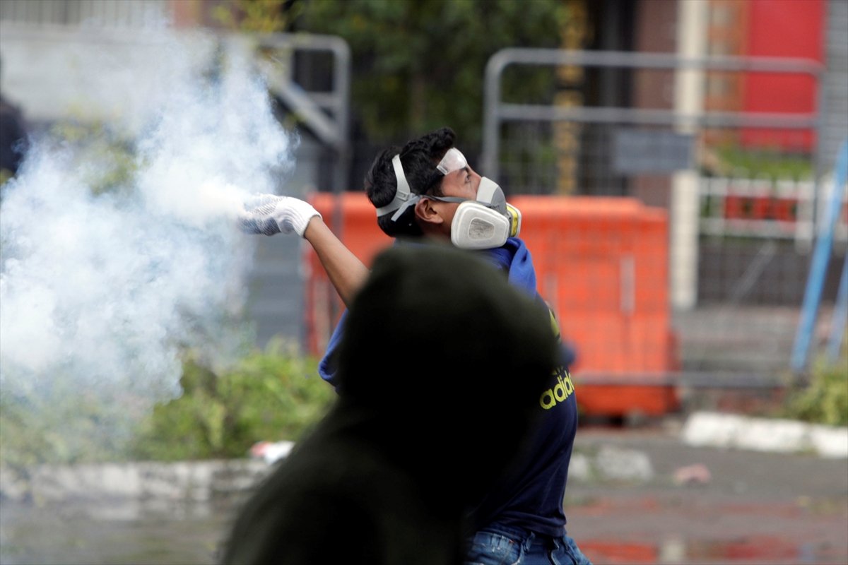 Ekvador karıştı: Hükümete protesto tehlikeli boyuta ulaştı #11